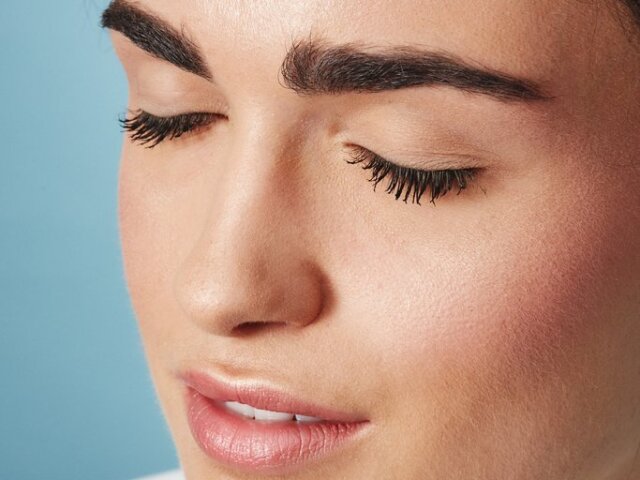 Ta-da-Thick-glamorous-lashes-wont-fall-off-slide-down your