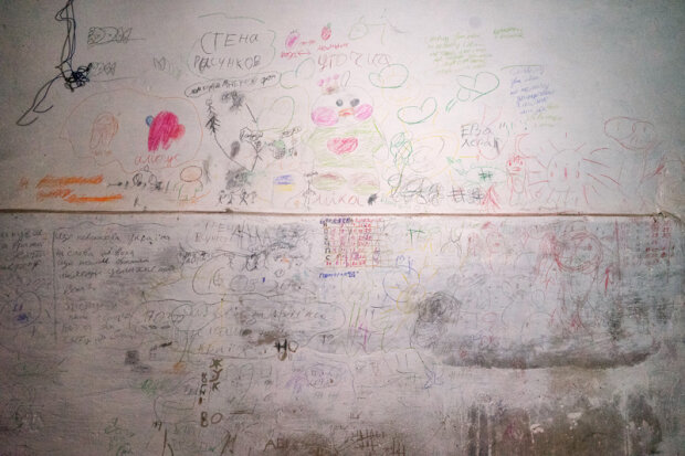 Рисунки детей в школьном подвале с. Ягодное