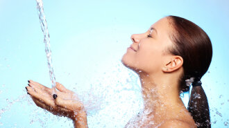 Чистый четверг: как правильно купаться, чтобы весь год быть здоровой и счастливой