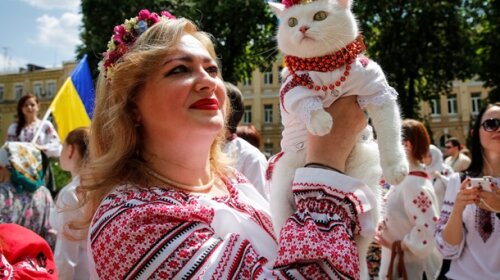 Украина отмечает День вышиванки: поздравление Зеленских и первая в мире боевая вышиванка