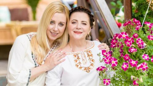 Ніна Матвієнко вчить дочку цілуватися: Тоня Матвієнко розповіла про неймовірну підтримку мами