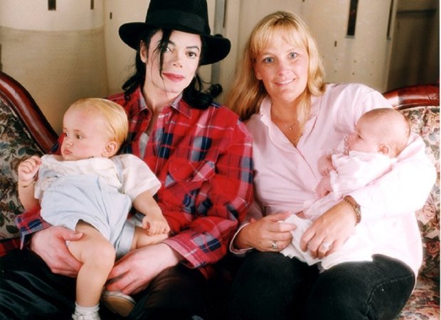 Деббі Роу і Майкл Джексон з дітьми