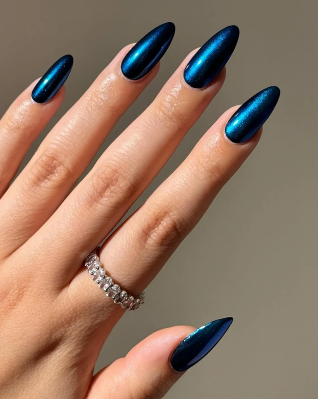 Новий модний манікюр та трендовий колір нігтів