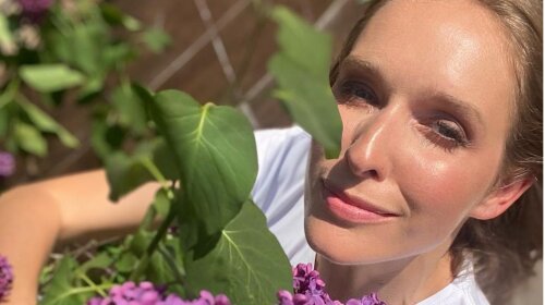 По-особому яркая и цветущая:  38-летняя Катя Осадчая порадовала новыми фото из Киева