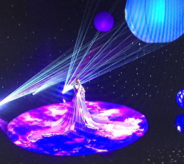 Дженнифер Лопе на американском талант-шоу American Idol в 2015 году