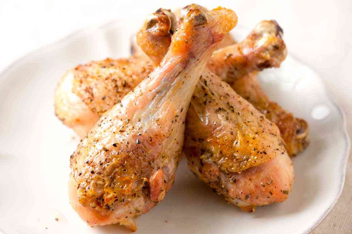 Голень куриная рецепты простой. Куриные ножки. Голень куриная. Жареные куриные ножки. Голень куриная запеченная.