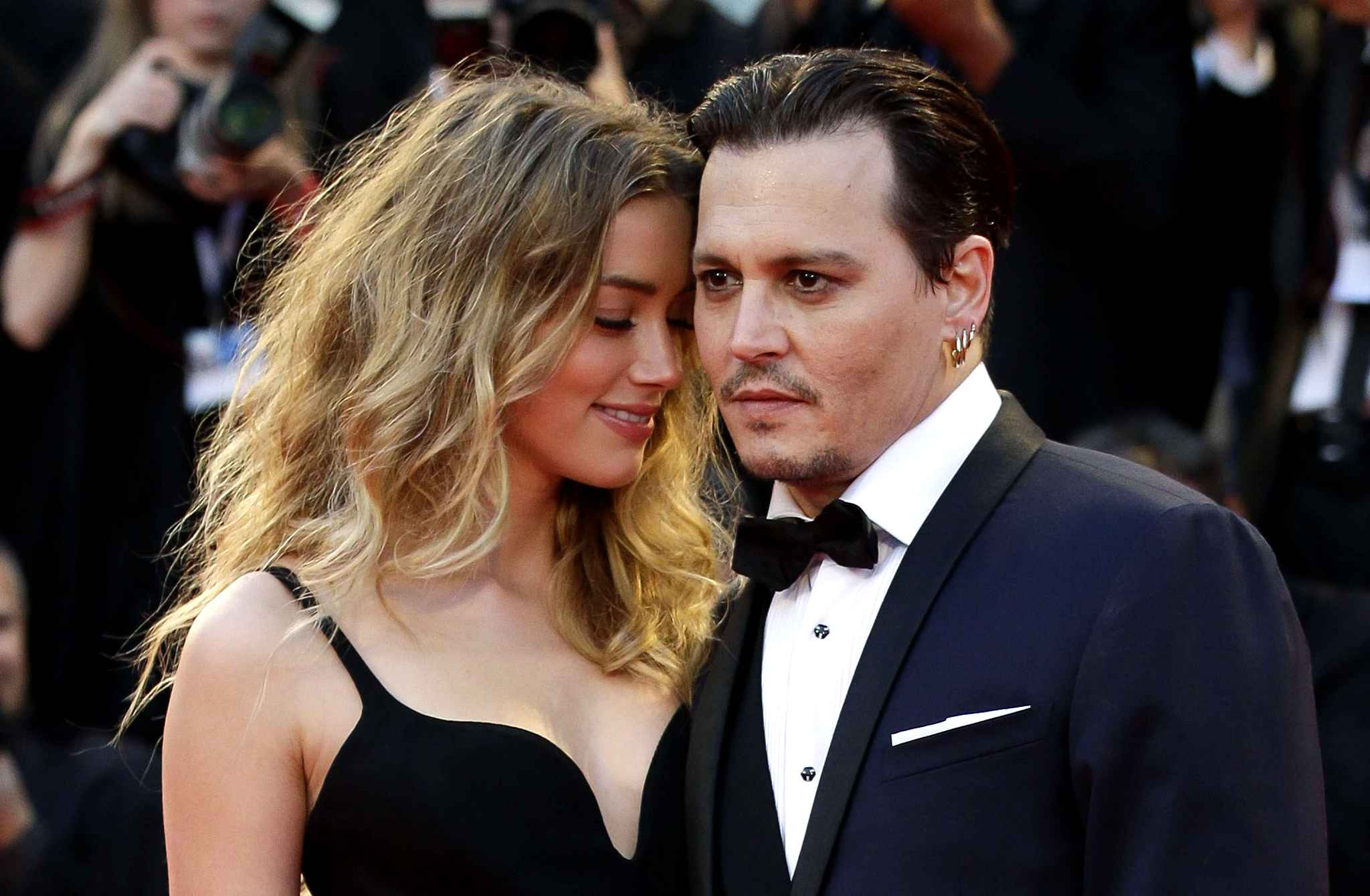 Джонни депп и эмбер. Johnny Depp and Amber heard. Эмбер хёрд и Джонни Депп. Жена Джонни Деппа Эмбер.