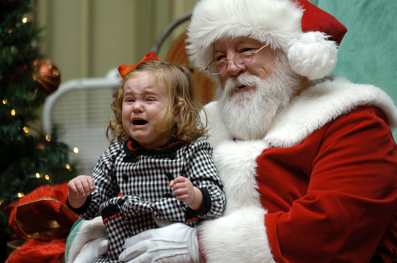 Ребенок не любит дедушку. Дед Мороз. Дед Мороз для детей.
