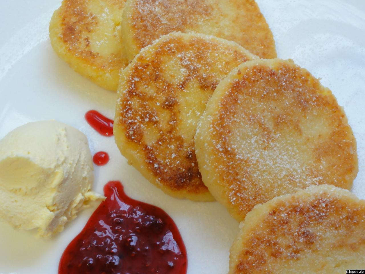 Сырники с манкой и творогом. Сырники с манкой. Творожники в духовке. Воздушные сырники. Сырники в духовке с манкой.