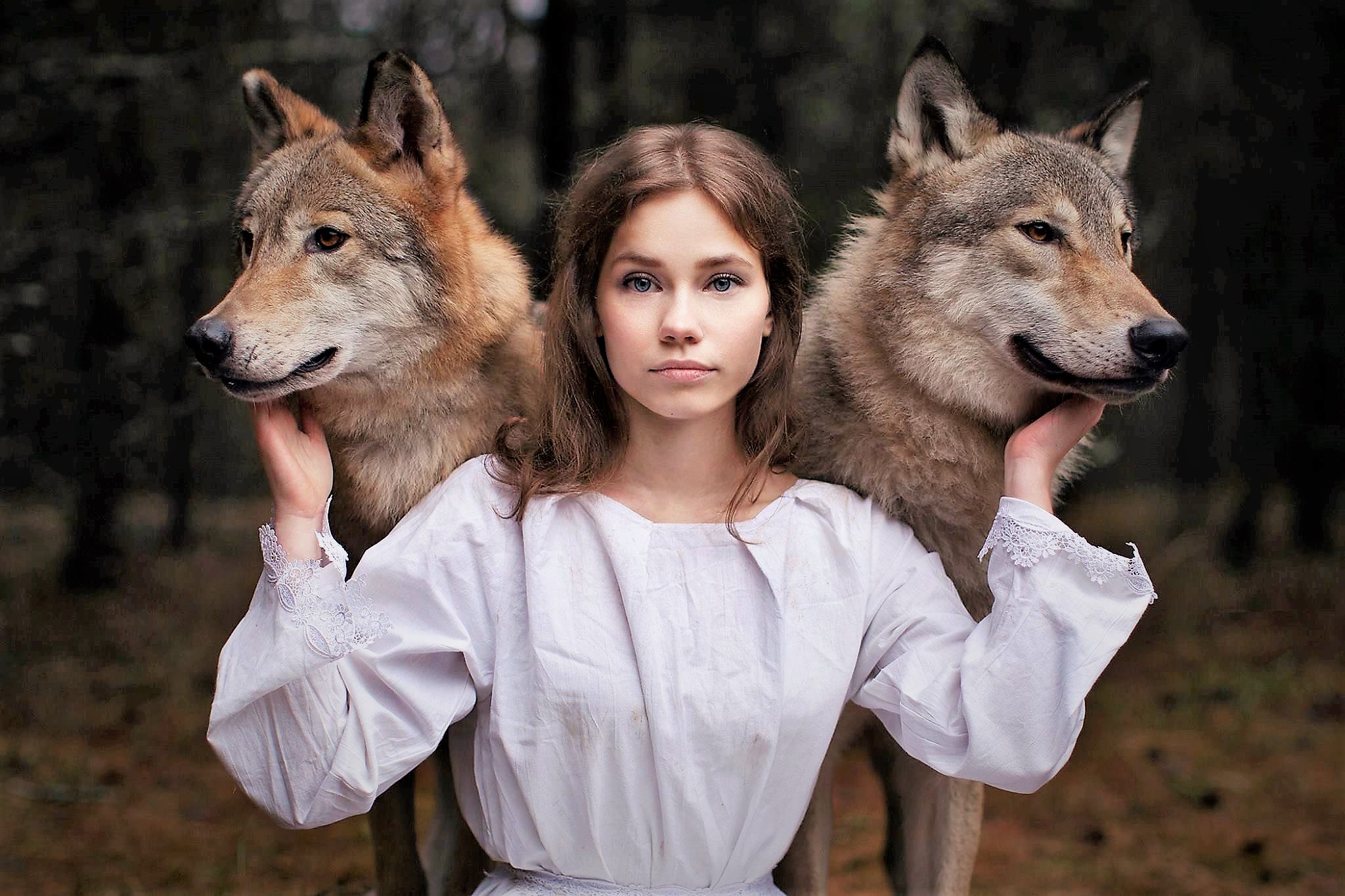 One with the wolves. Katerina Plotnikova. Сериал серые волки. Фотосессия с волком.