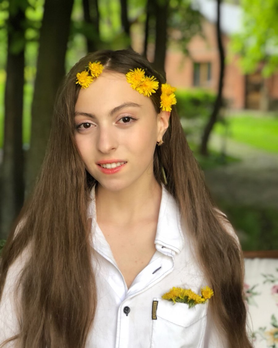 После жесткой критики дочь Поляковой опубликовала соблазнительное фото
