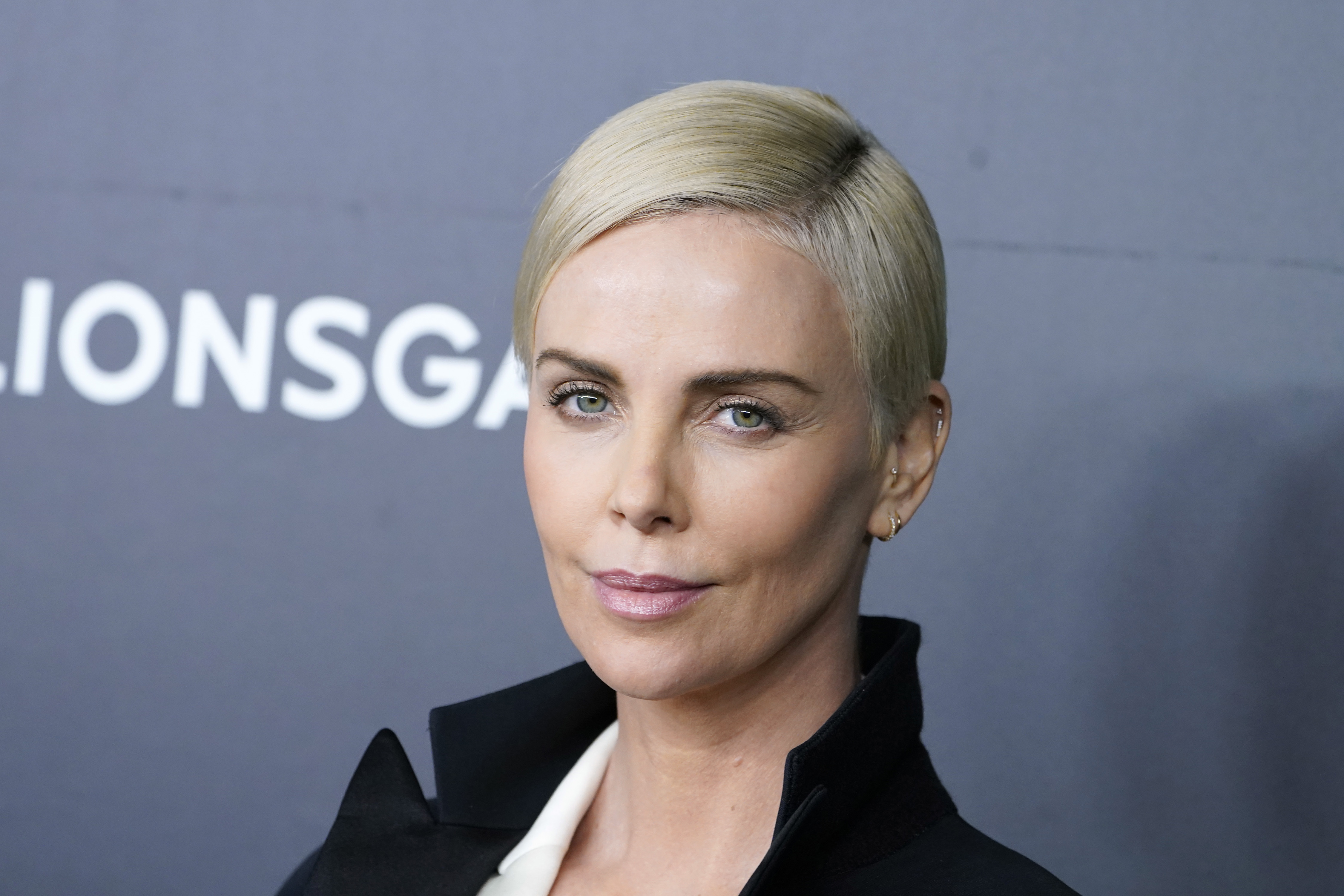 Шарлиз терон. Шарлиз Терон Charlize Theron. Шарлиз Терон сейчас 2020. Charlize Theron 2022.