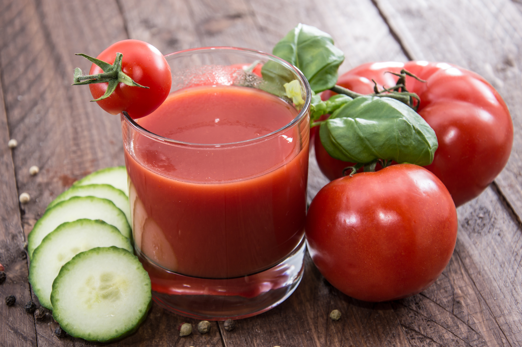 Можно ли томатный сок при диабете 2. Сок гаспачо. Томатный сок. Помидор сок. Помидоры в томатном соке.