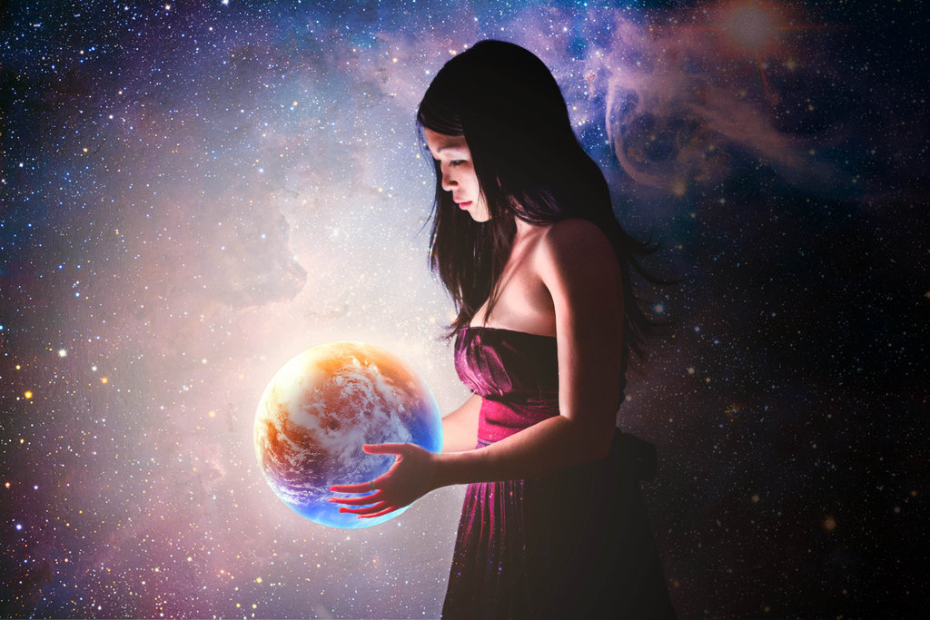 Познание космос. Космическая девушка. Девушка и планеты. Женщина Вселенная. Вселенная в руках.