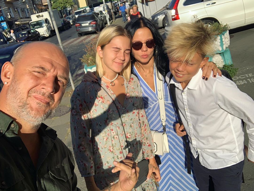 Потап показал, как Настя Каменских выглядит на отдыхе без