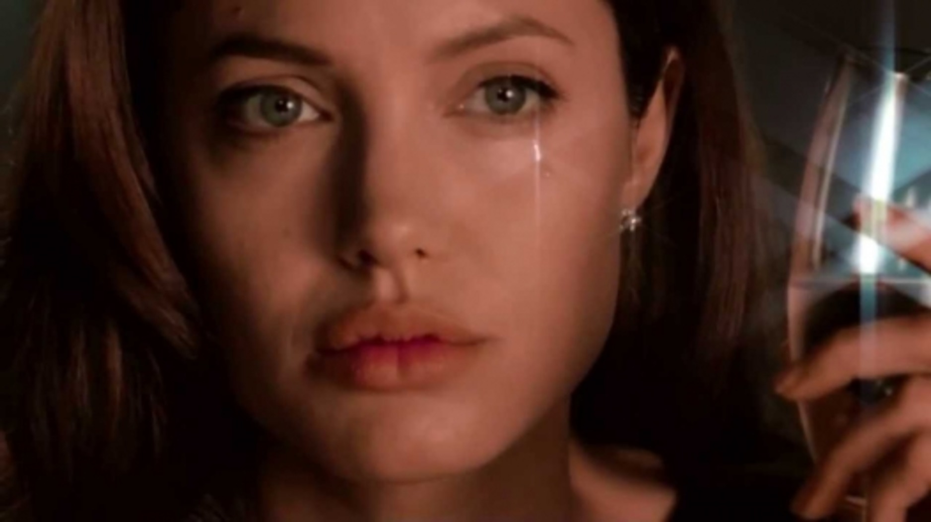 джоли плачет мистер и миссис смит. плачущая актриса. плачущие знаменитости. актер плачет. анджелина джоли грустная.