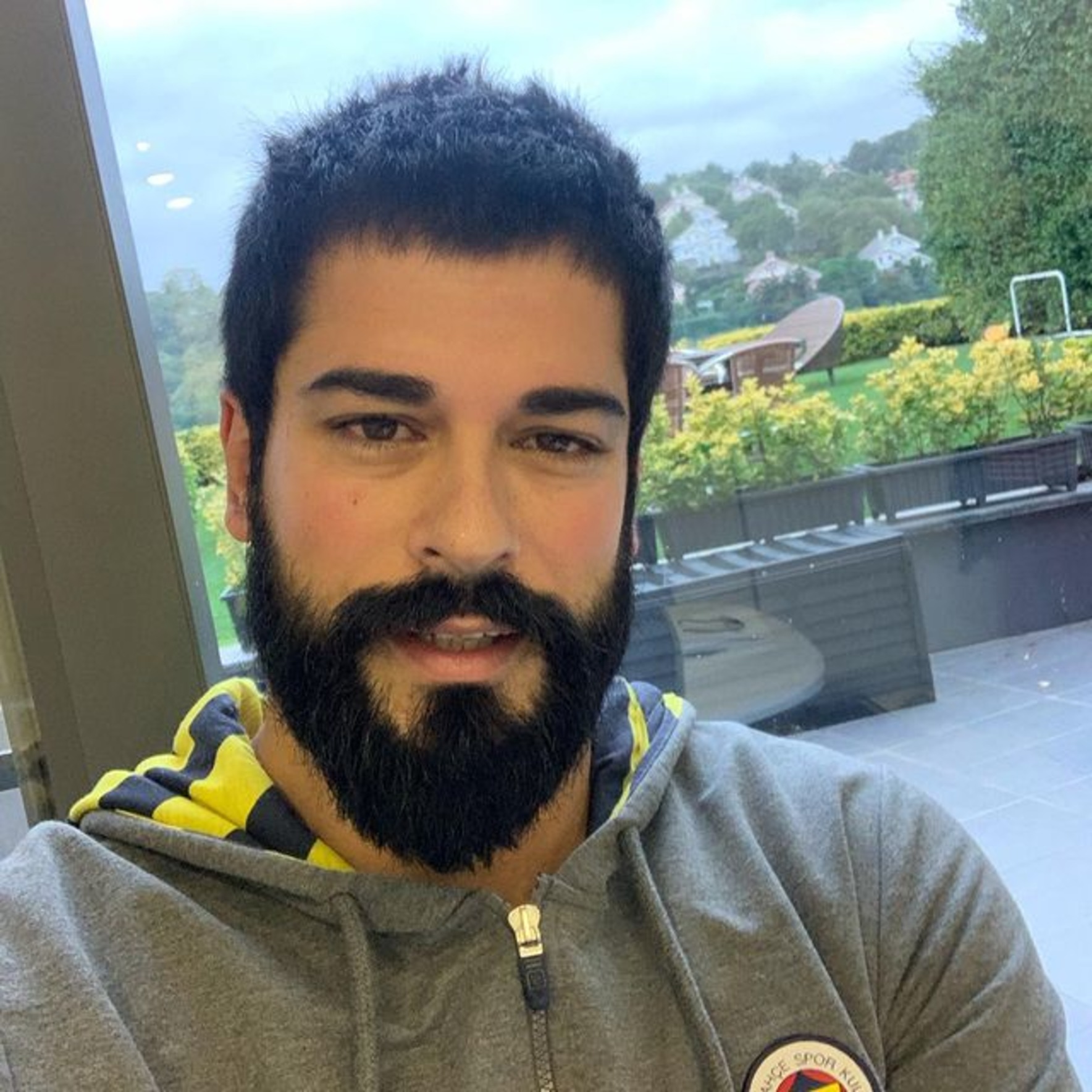 Растолстел и зарос бородой изменившийся до неузнаваемости