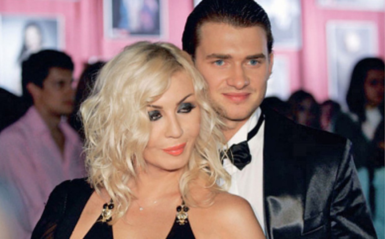 Қалыңдықтың үйлену алдындағы эротика мен секске арналған бойдақ кешінің видеосы